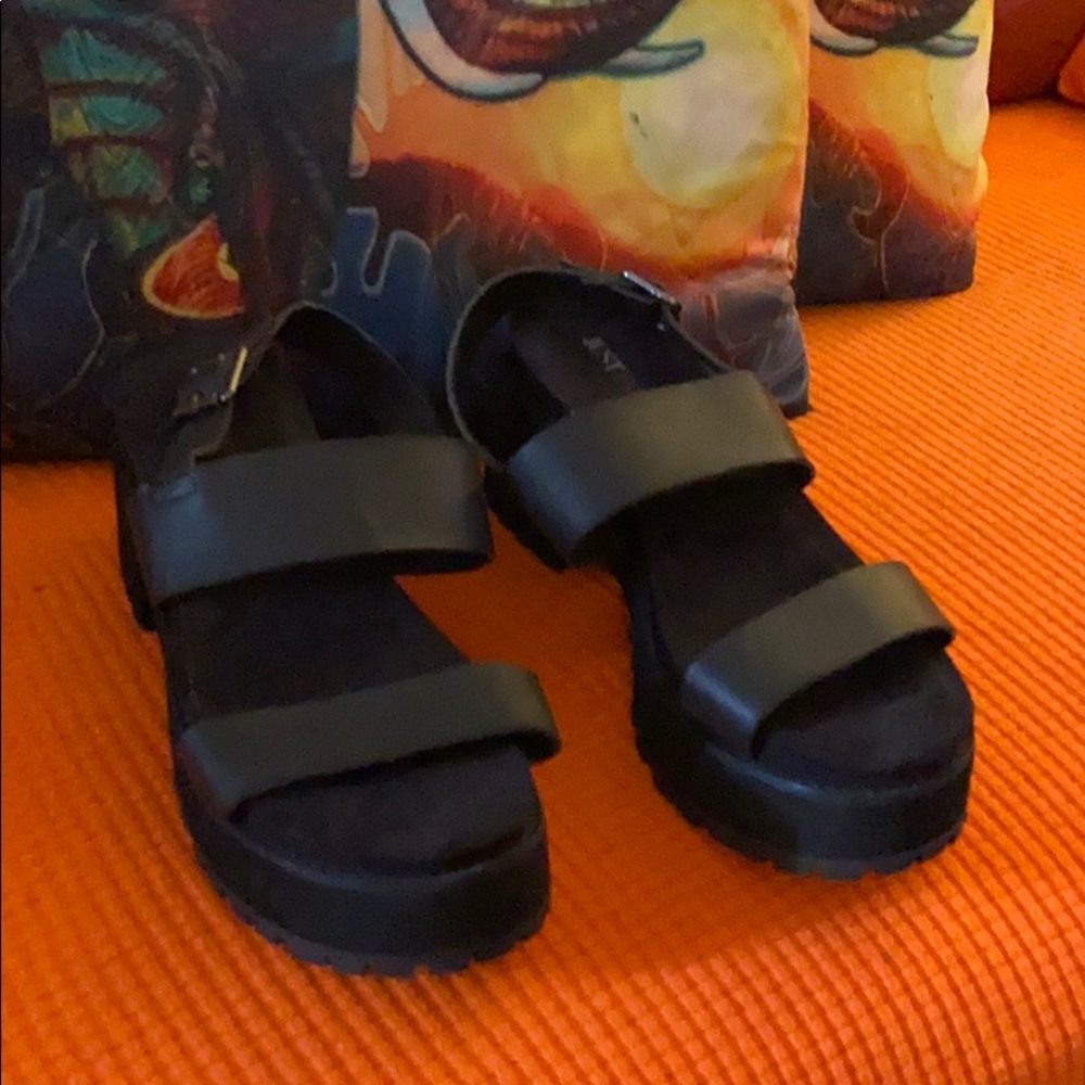Just Fab chunky black sandals